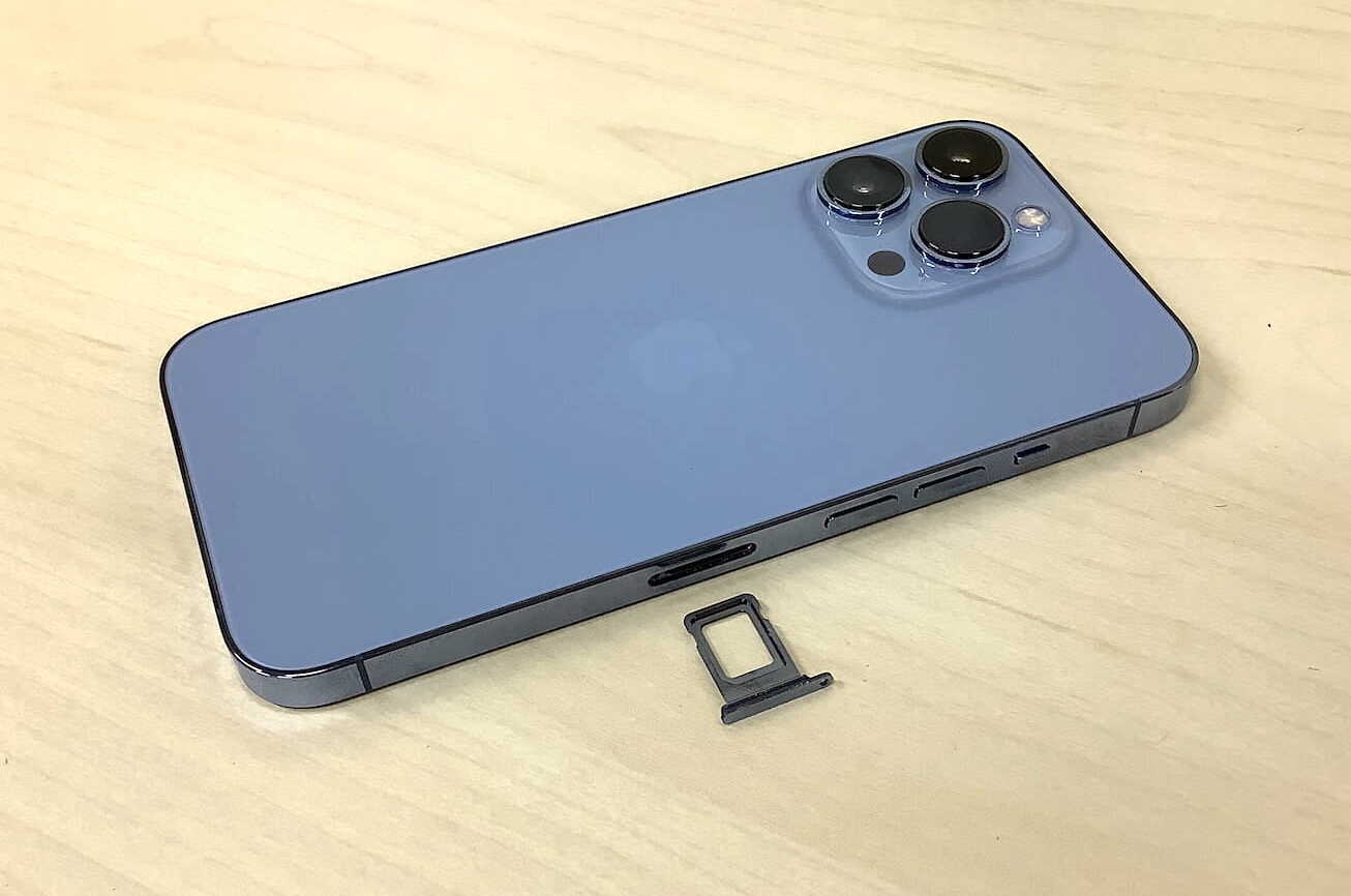  iPhone 13 Pro eSIM povo 